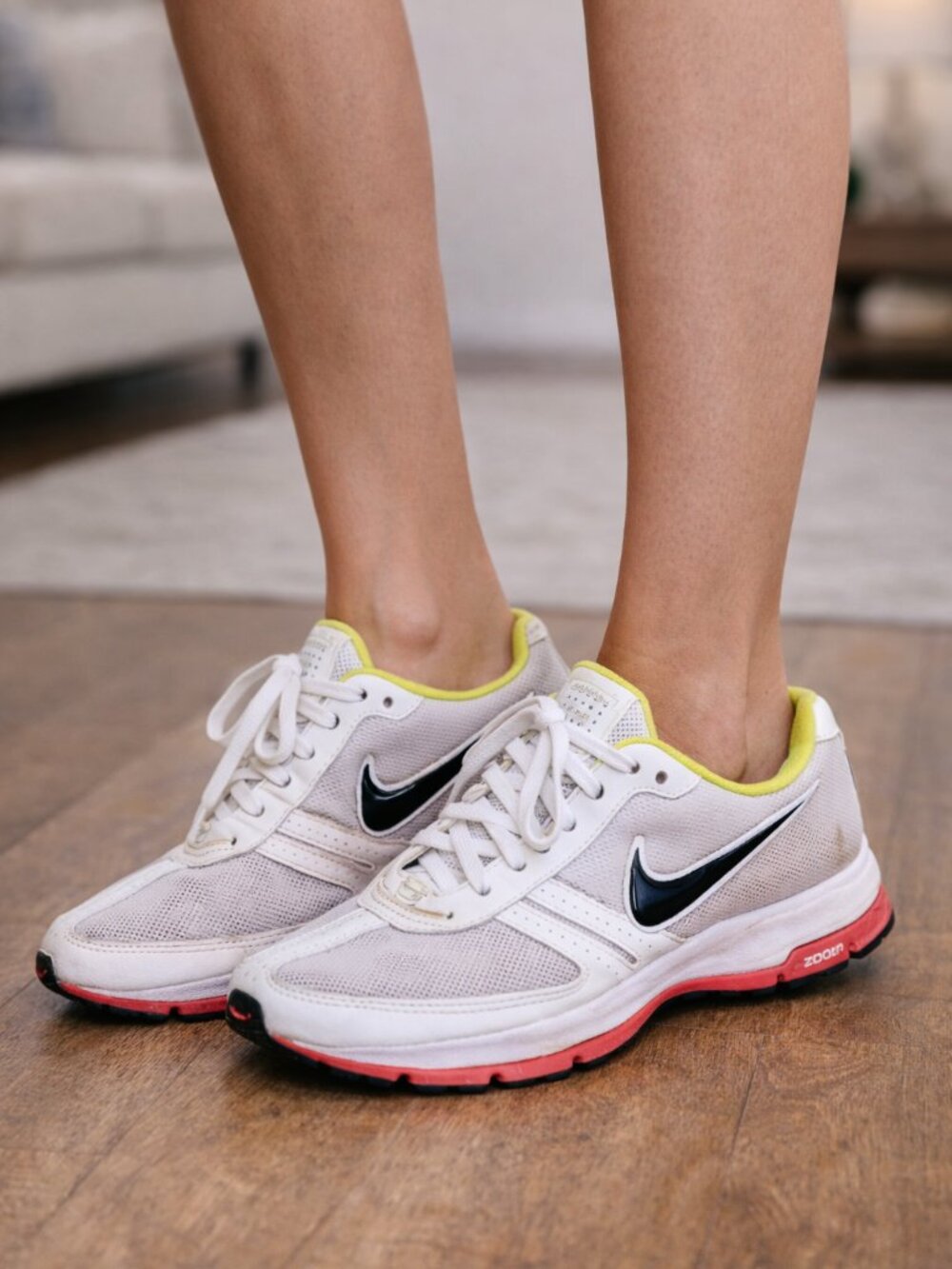 Nike Womens Running Shoes Size 7 White Breathable Mesh Athletic Sneakers lace up